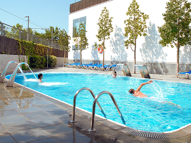 outdoor swimming pool