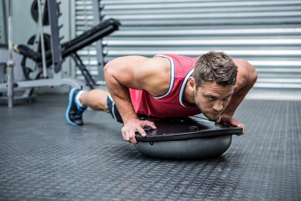 ejercicios pectorales con bosu