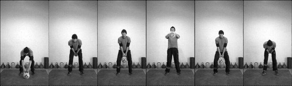 exercici swing amb kettlebell