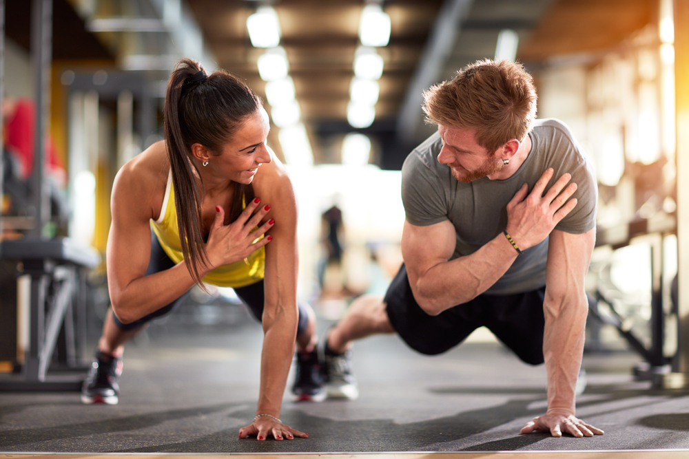 consejos para ser constante en la rutina de entrenamiento en el gimnasio