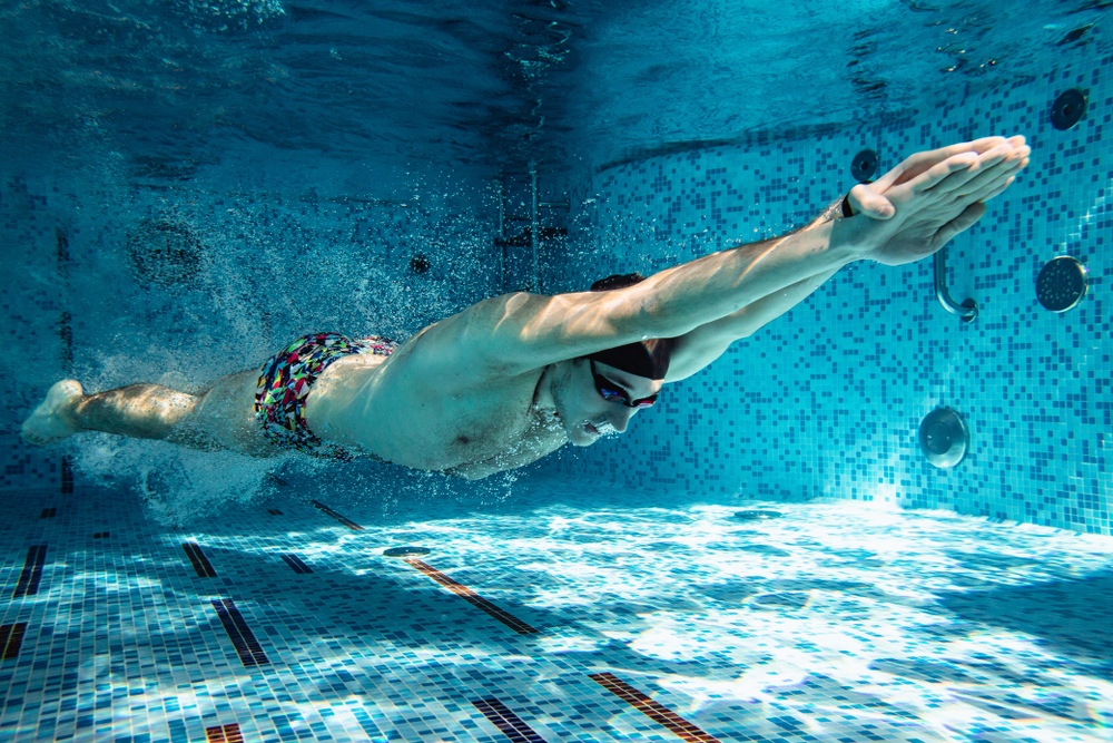 Tabla de ejercicios para la piscina: beneficios y actividades