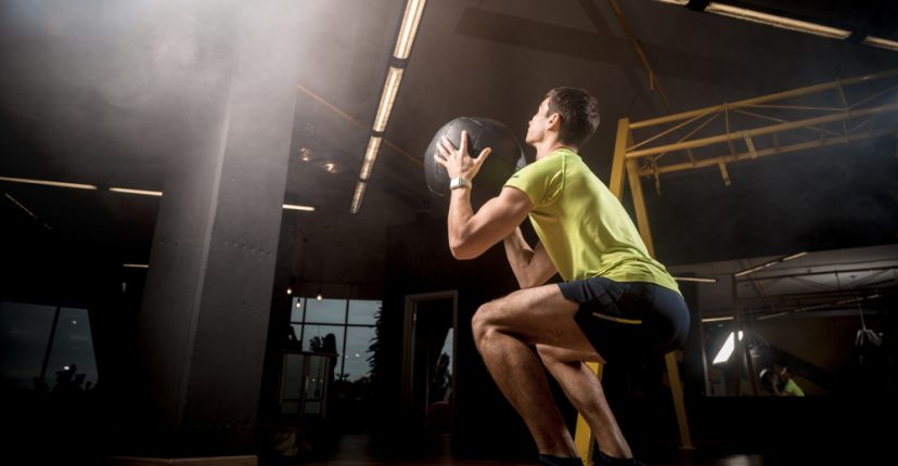 5 ejercicios con balón medicinal - El Blog del DiR