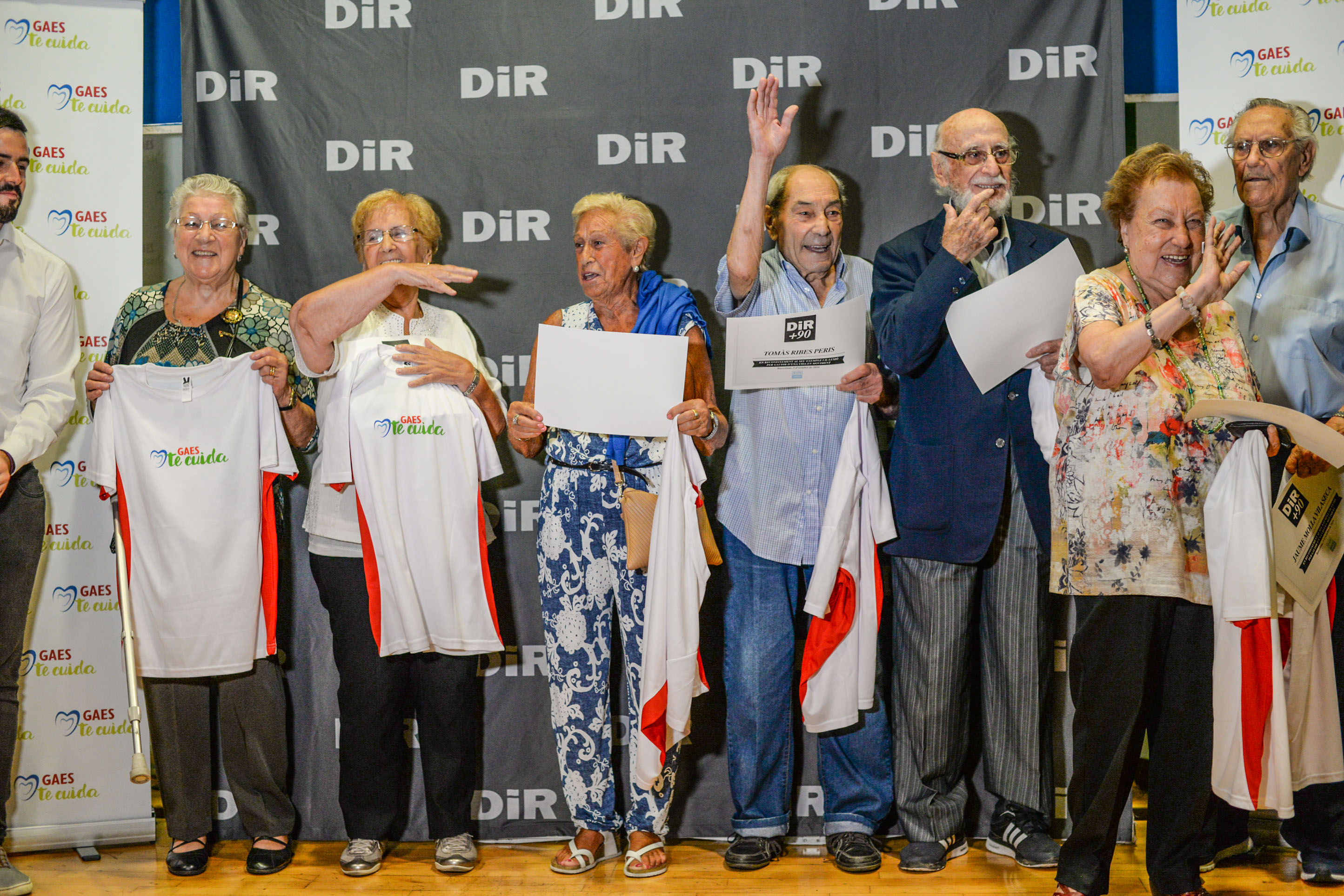 Foto de familia acte més 90